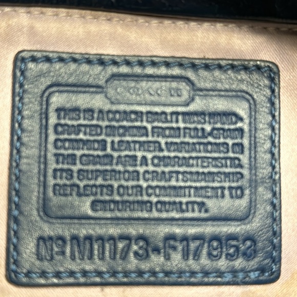 Coach Ashley shoulder/handbag. Navy Blue - Picture 6 of 8